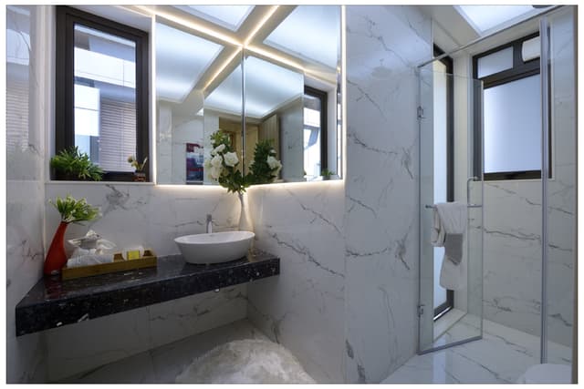 Luxurious Modern Bathroom with a Sleek Design