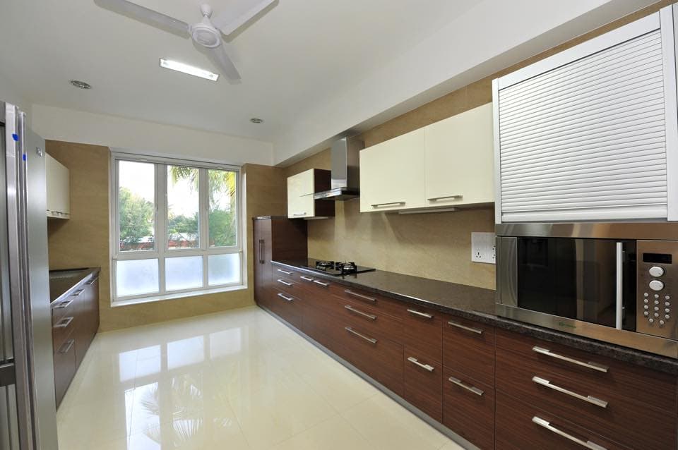 Modern Well-Lit Kitchen with a Sleek and Contemporary Design