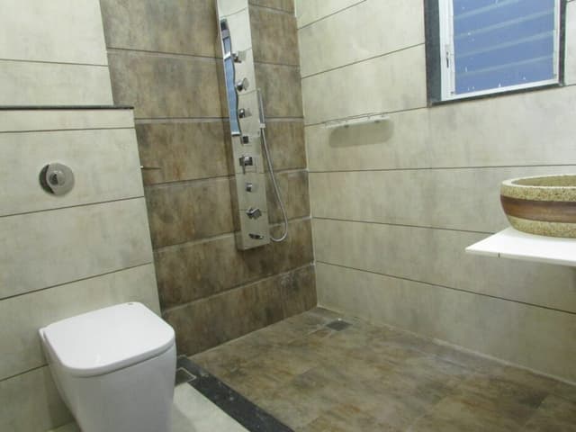 Modern and Stylish Bathroom with a Contemporary Design