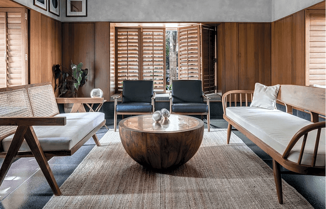 Natural Wood Tones and Contemporary Furnishings