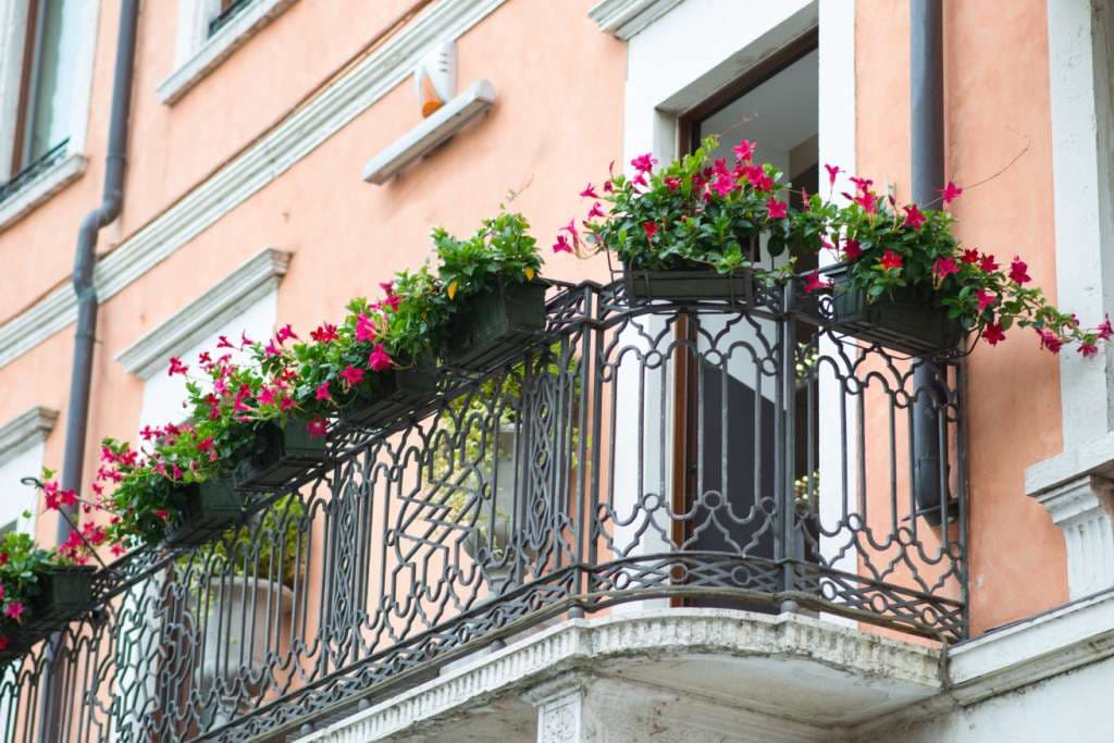 0205010007-03-M.S-safety-Railing-shutterstock_315981683 M.S safety Railing