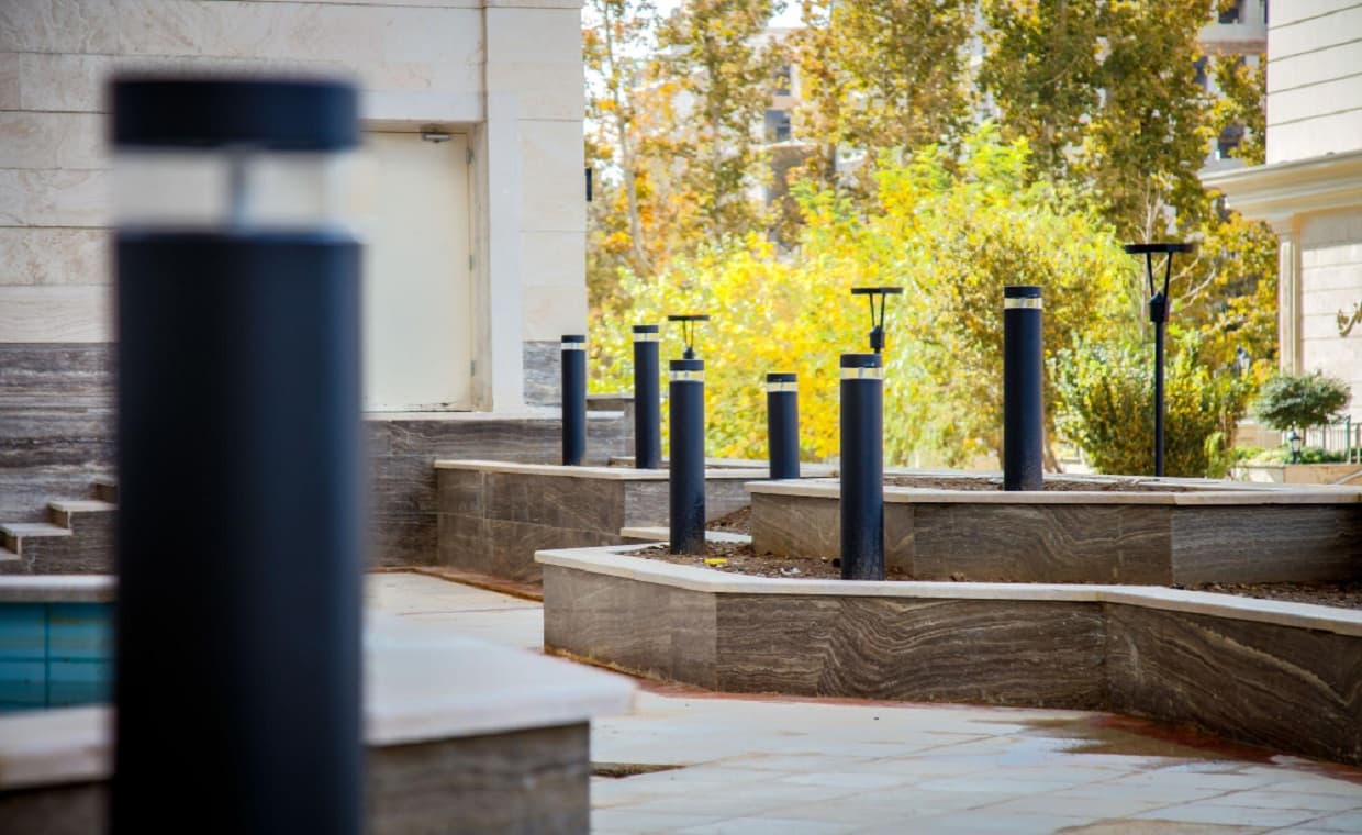 Bollard Lamps and Pathway Lights Bollard Lamps and Pathway Lights