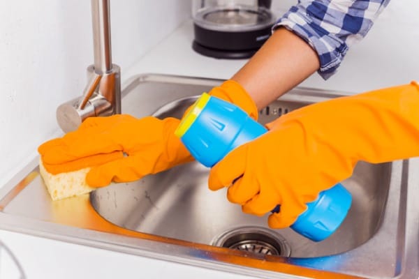 Cleaning of Kitchen Sink