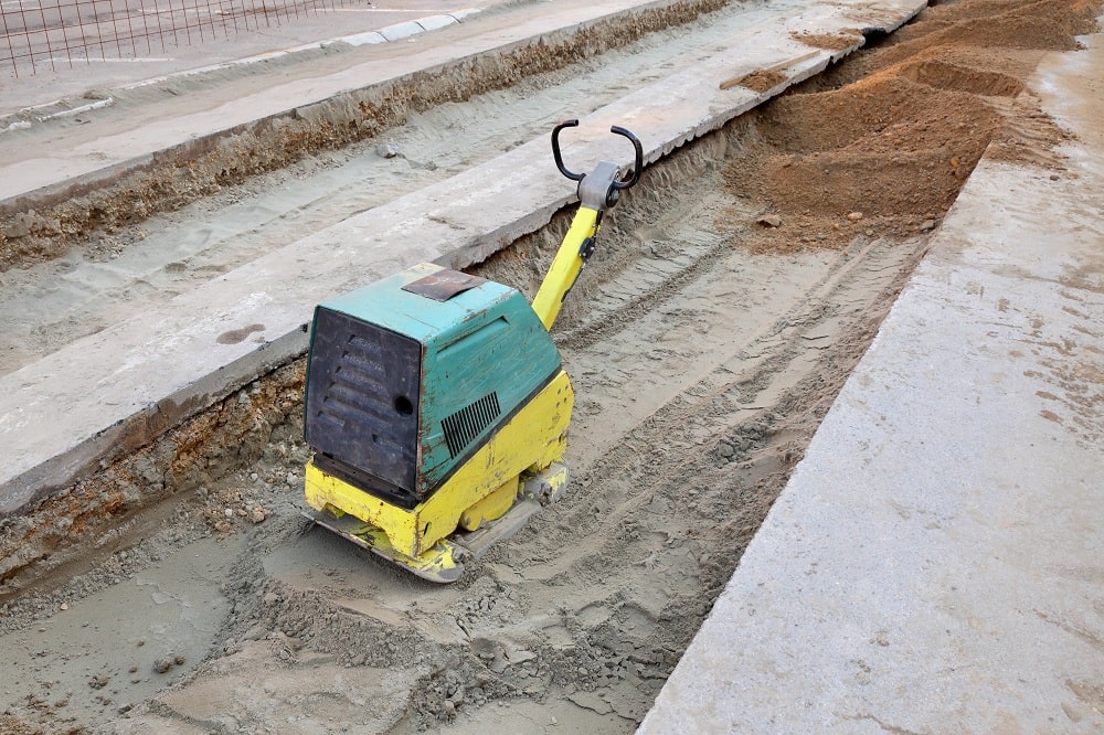 Vibratory plate compactor