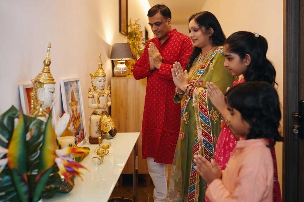 Arrange Family and Gods’ Photo Frames for Festive Decor