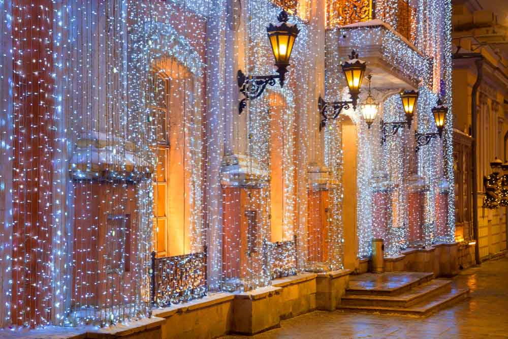 Glamorous Lighting Covering Wedding House
