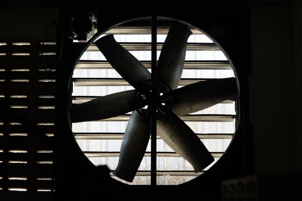 Window- mount Bathroom Exhaust Fan