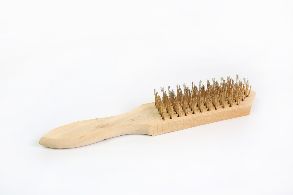 Small wire brush