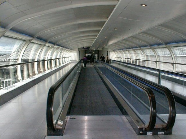Belt type Escalator