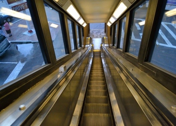 Cleat type Escalator
