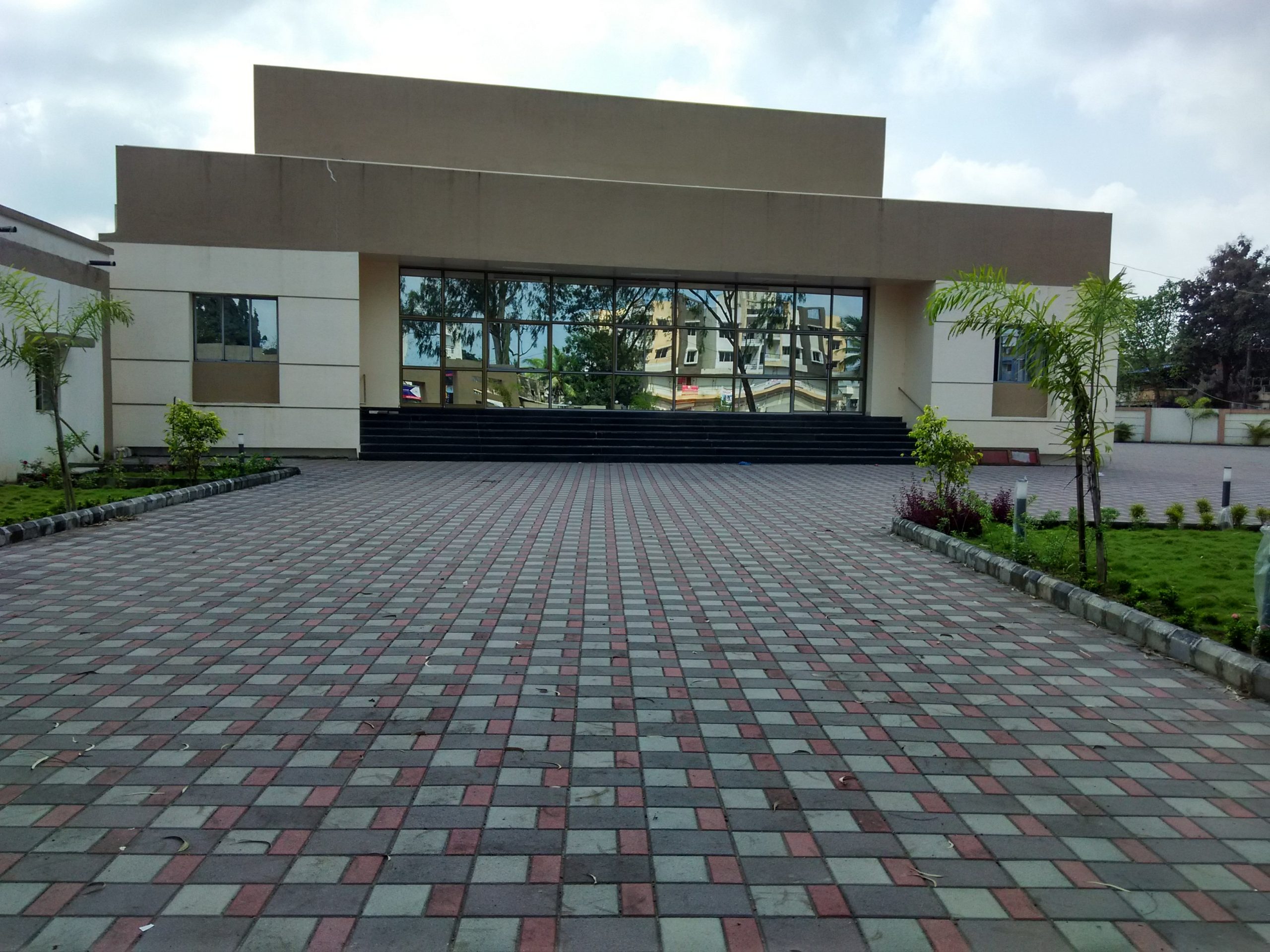 Town Hall, Pardi
