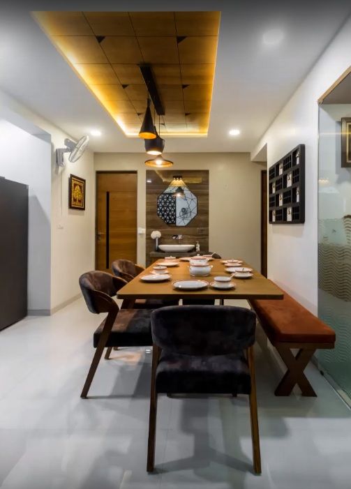 Dining Room – Table