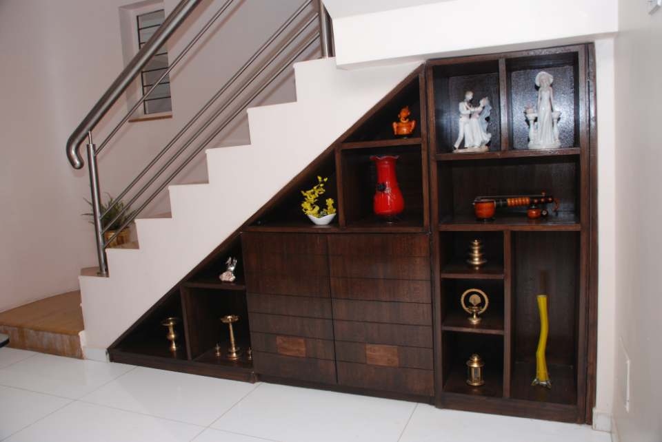 L Shaped Staircase with Steel Railing Balustrade