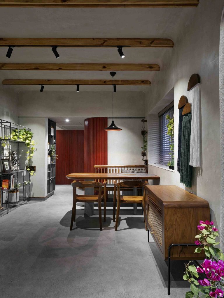 Dining Room – Table
