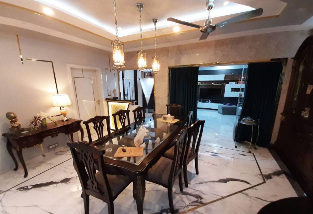 Dining Room – Table