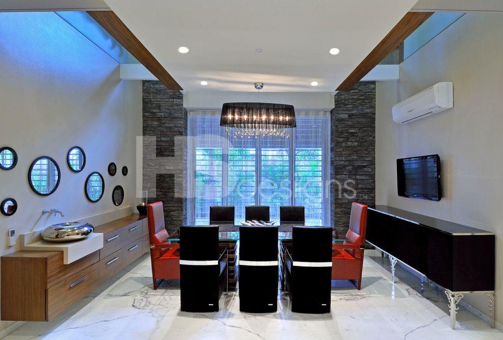 Dining Room – Table
