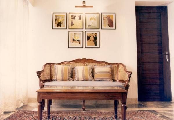 Sofa – Center Table