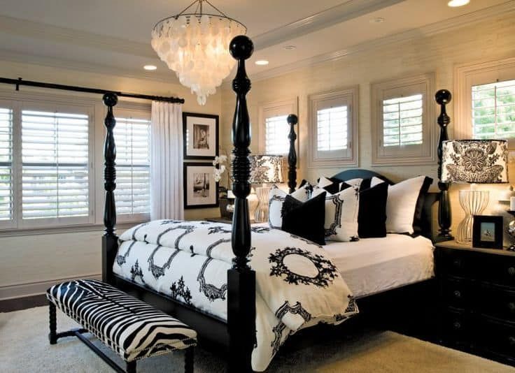 Designer Wooden Four Pillar Traditional Bed