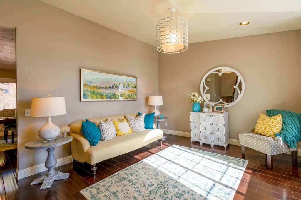 Beautiful Combination of Color & Skirting Board