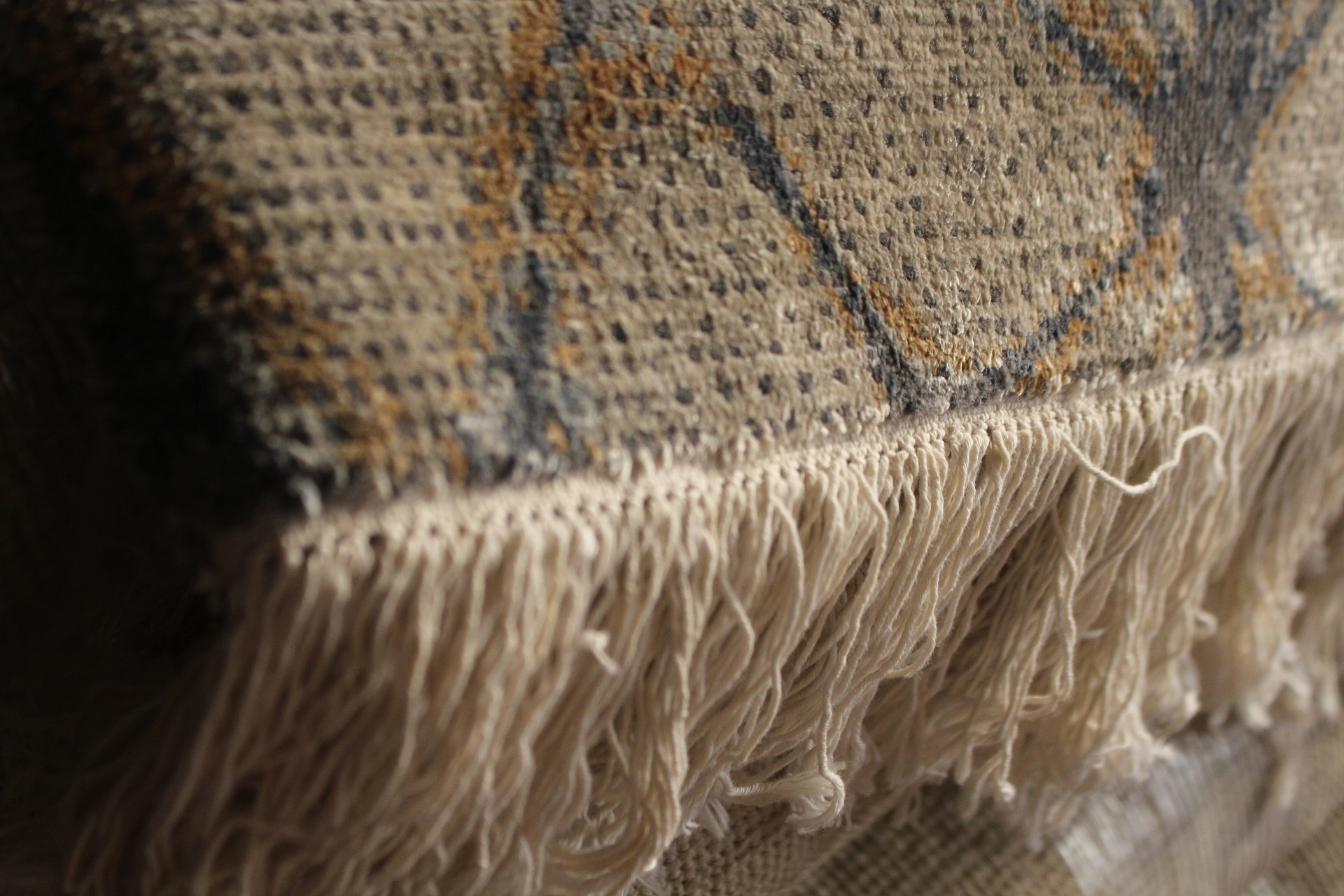 Cleaning Carpet Or Rug Fringe