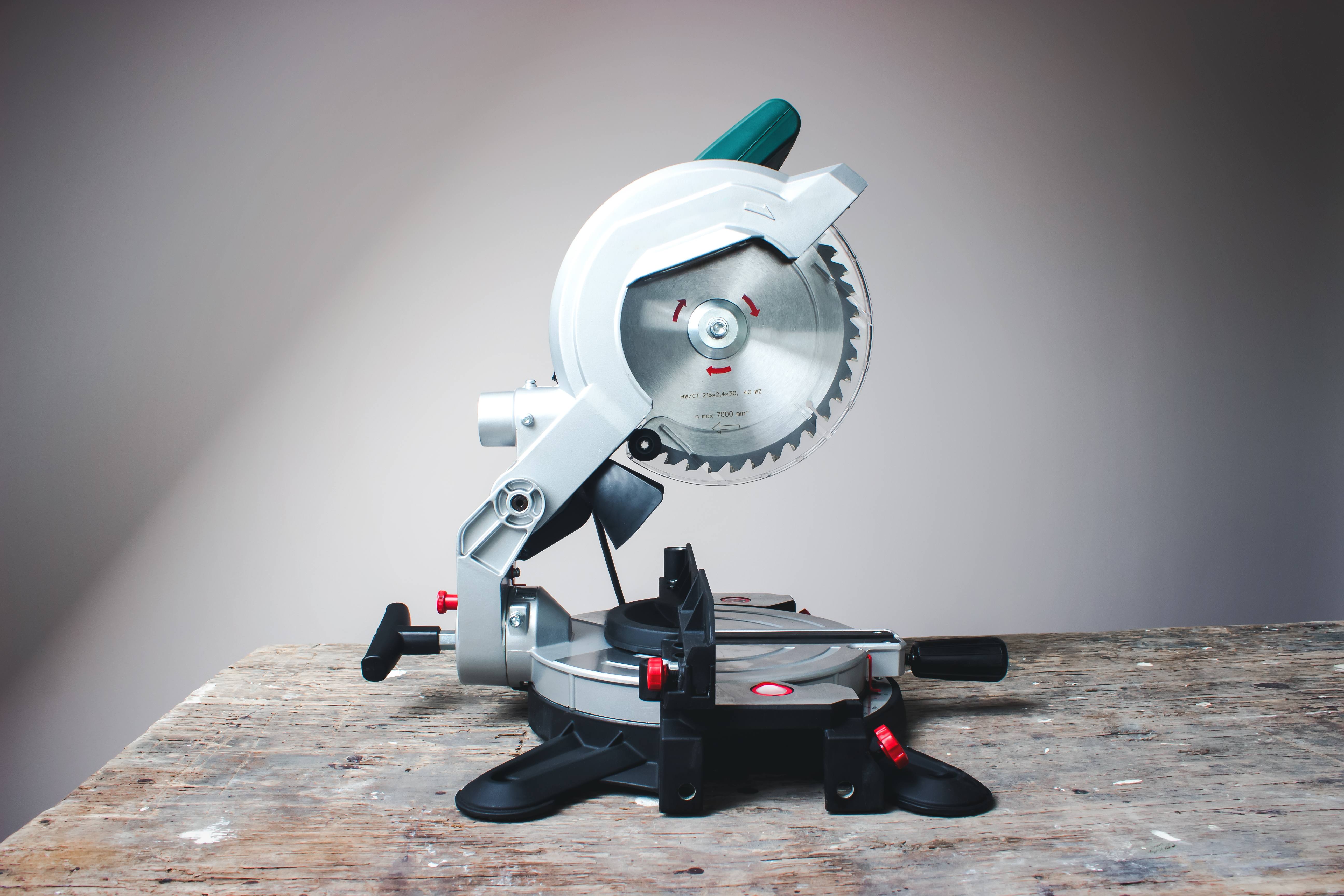 Compound Mitre Saw Compound Mitre Saw