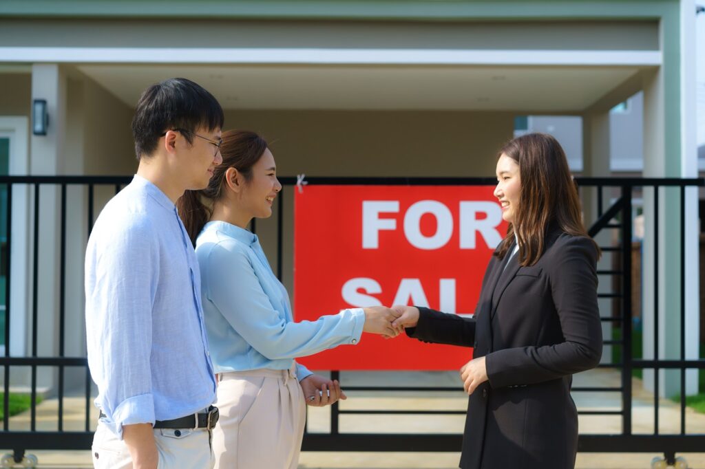Working with a Real Estate Agent Working with a Real Estate Agent