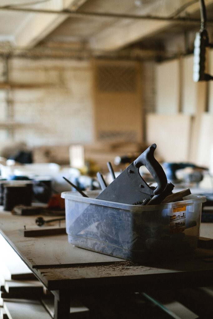 Storage of crosscut saw Storage of Crosscut Saw