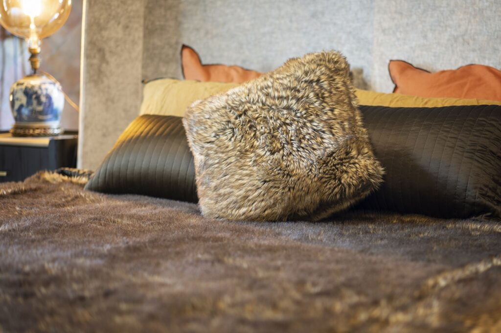 Woolen Blanket and Pillow Woolen Blanket and Pillow