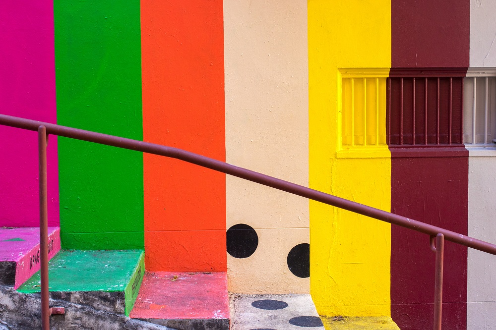 Vibrant paint for modern exterior outdoor wall décor ideas Vibrant paint for modern exterior outdoor wall décor ideas
