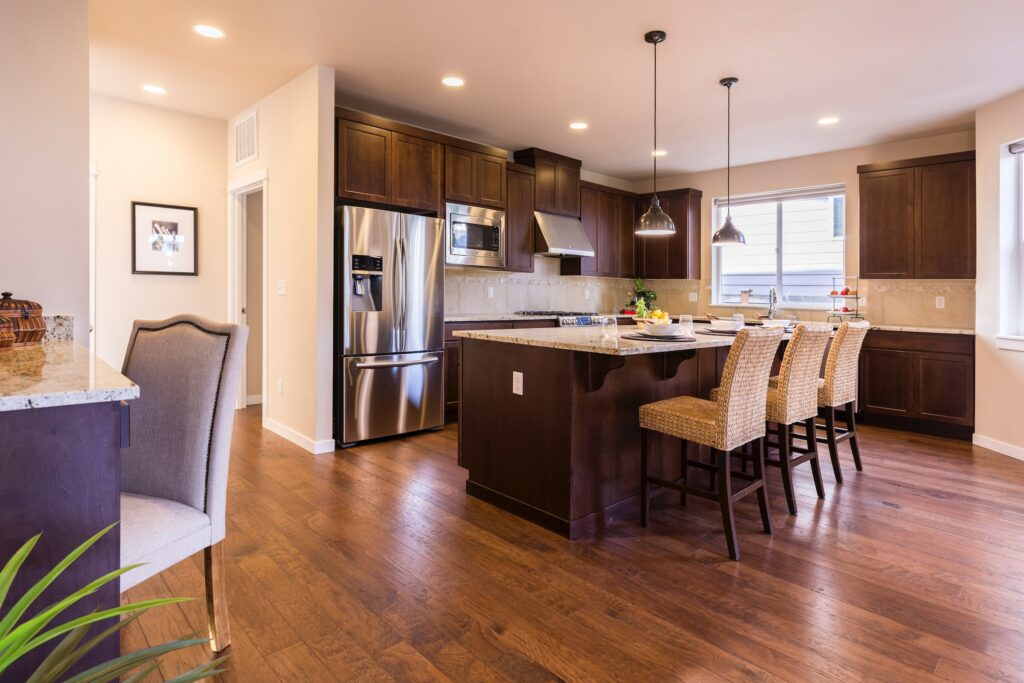 Apply A Fresh Stain on Hardwood Floors Apply A Fresh Stain on Hardwood Floors
