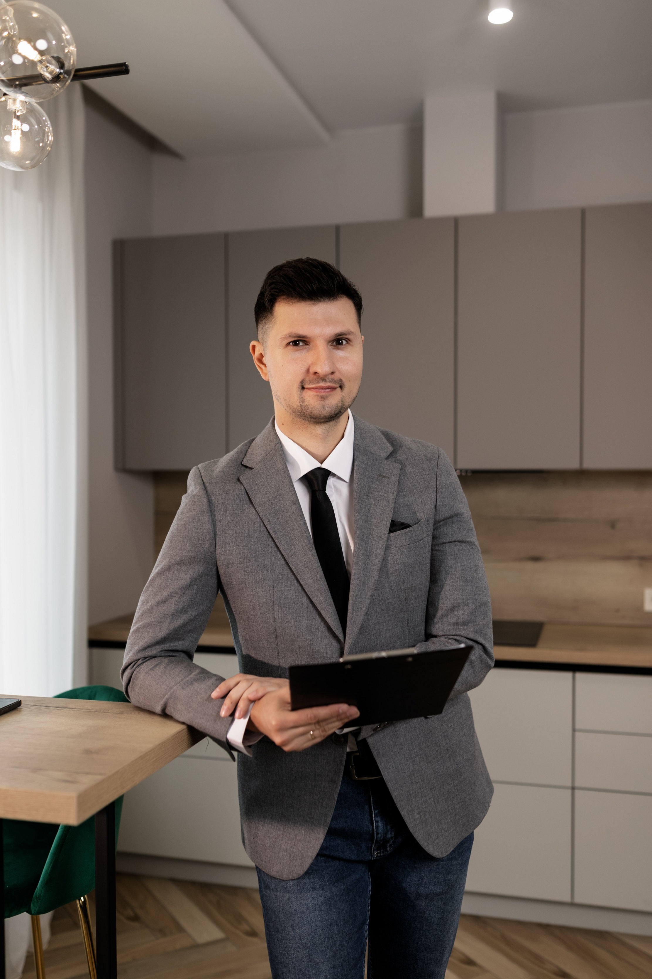 Choosing An Agent With No License