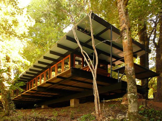 Recycled Materials Cottage – Panguipulli, Chile
