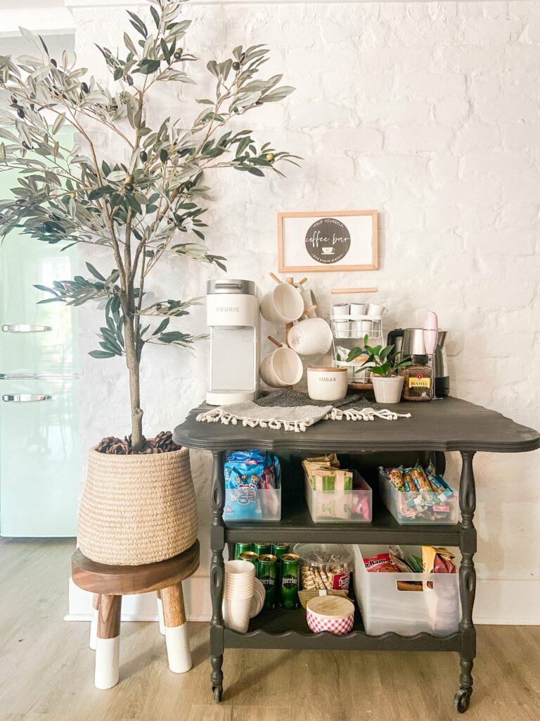 Versatile usage of bar cart VersatilVersatile usage of bar carte usage of bar cart