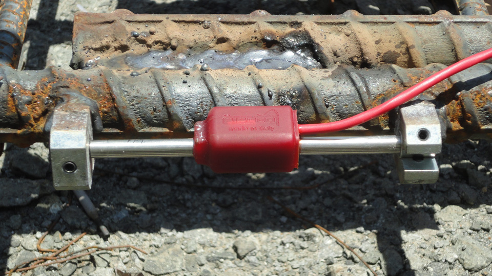 Vibrating Wire and Electrical Strain Gauges Vibrating Wire and Electrical Strain Gauges