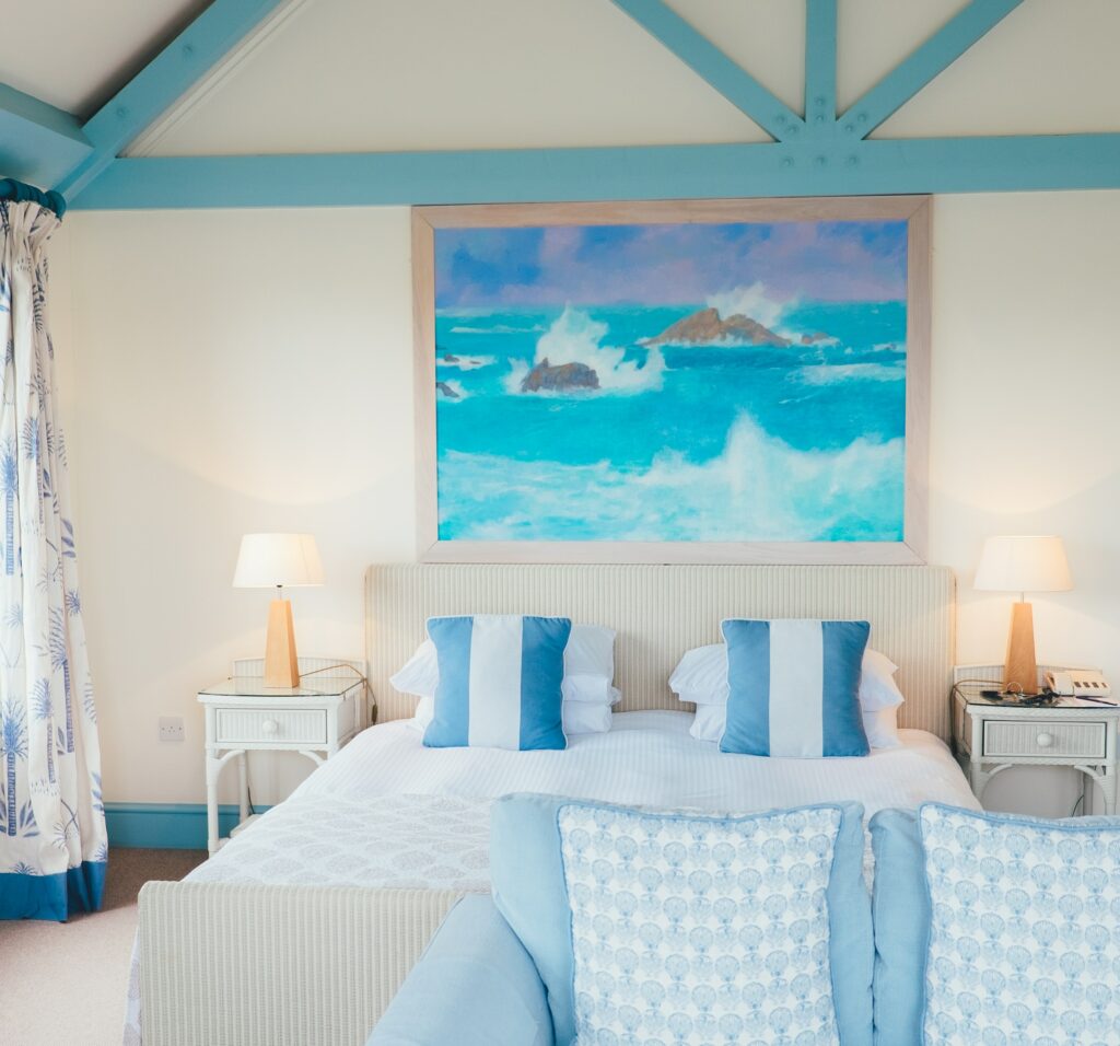 Choose the Right Colour Scheme for Guest Room Décor Choose the Right Colour Scheme for Guest Room Décor