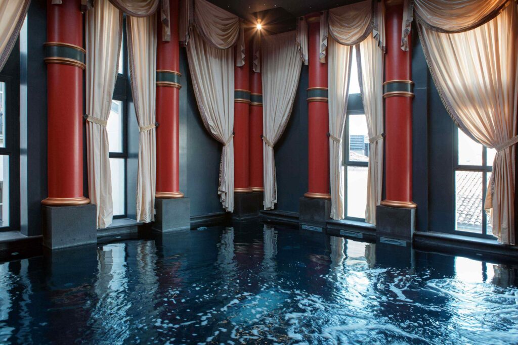 Contemporary Pool Decor