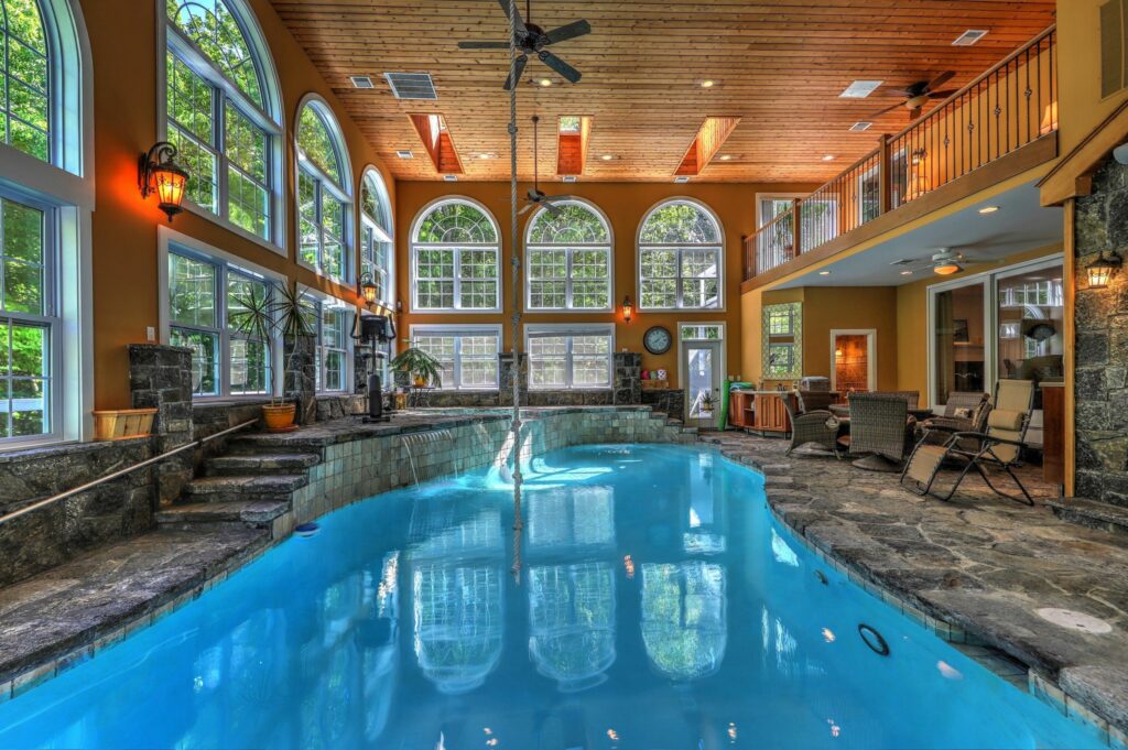 Home decor extended to the swimming pool