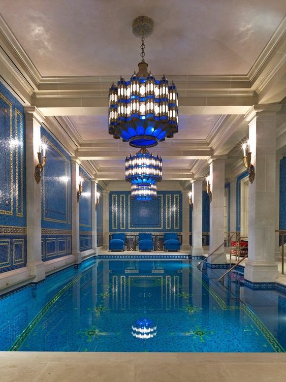 Luxurious elements of the pool decor