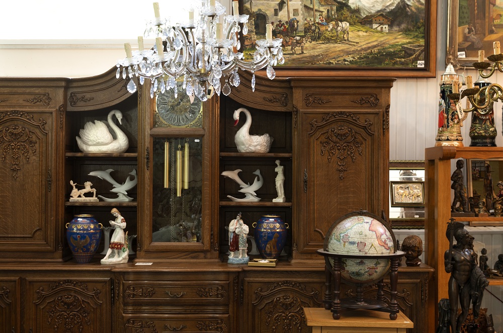 Group Different Antique Wall Décor Items