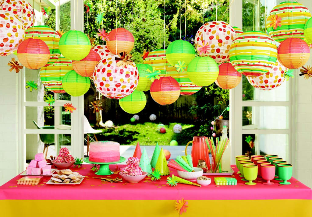 Holi Table Decoration