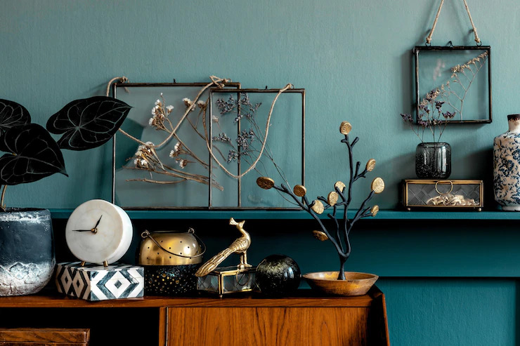 Nostalgic Retro Artifacts/Décor