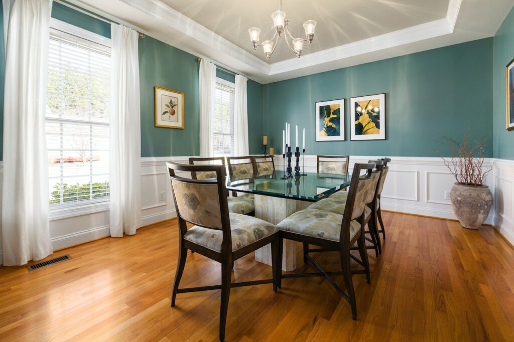 Colour in Dining Room Colour in Dining Room