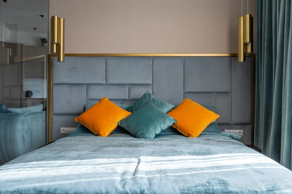 Adding Pillows and cushions to bring elegance in Bedroom Adding Pillows and cushions to bring elegance in Bedroom