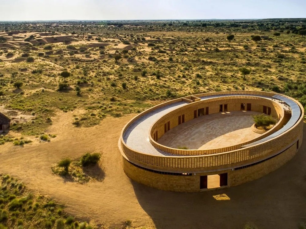 Architecture Harmonizing with Its Surroundings Architecture Harmonizing with Its Surroundings