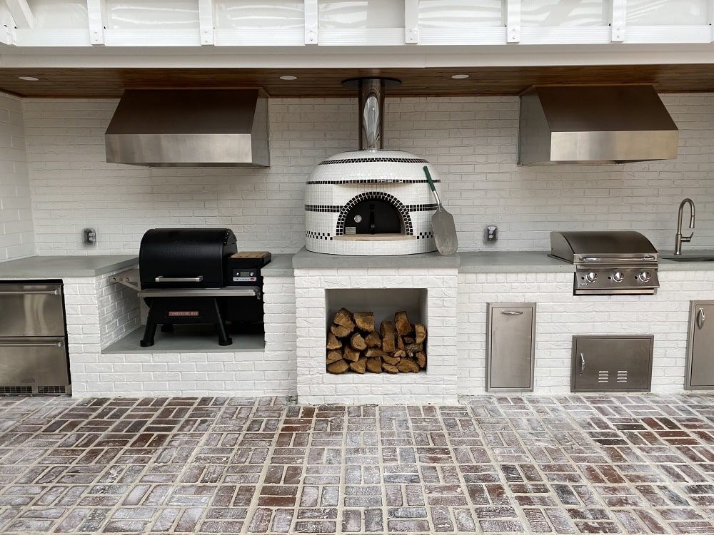 Fired Oven in Outdoor Kitchen Fired Oven in Outdoor Kitchen