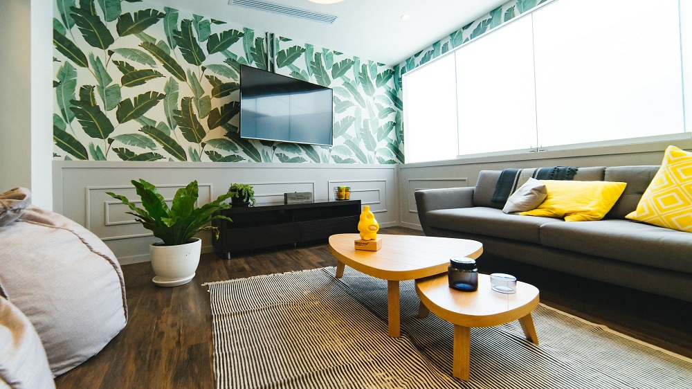 Tropical Style Living Room with Leaf Motifs Tropical Style Living Room with Leaf Motifs