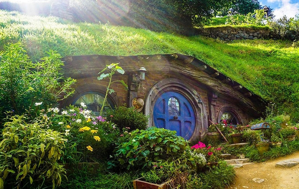 Earth-Shelter Earth-Shelter