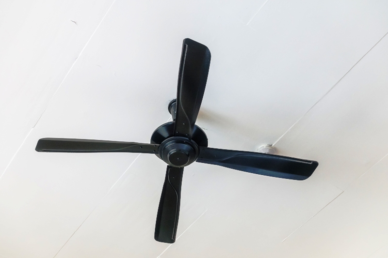 Wet-rated ceiling fan