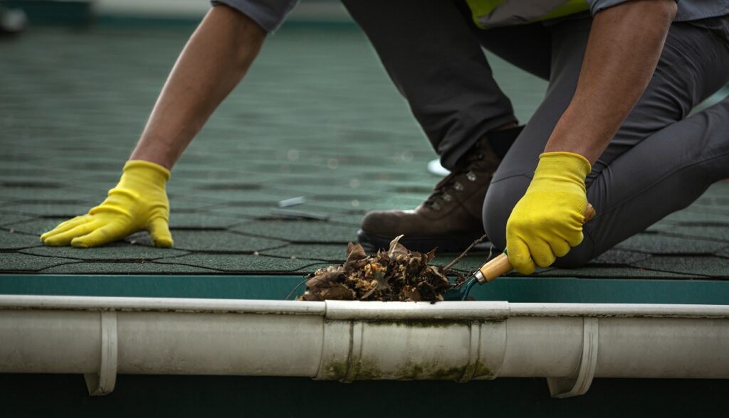 Cleaning Gutter