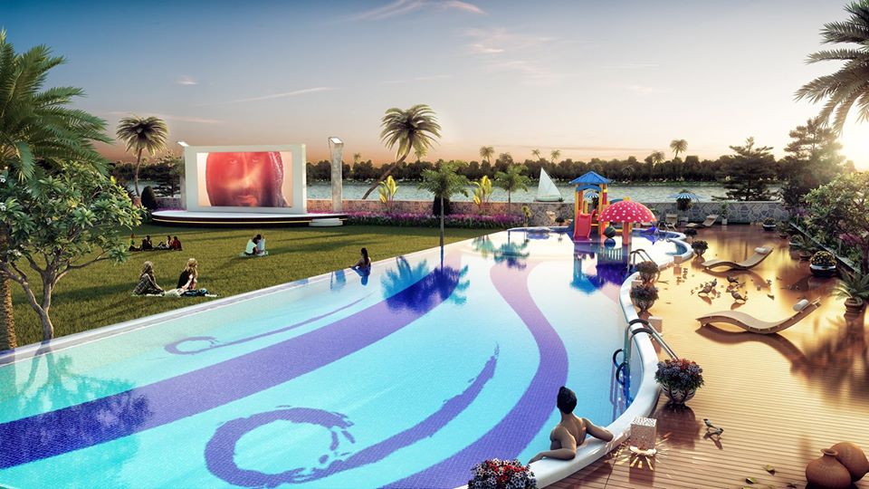 The Garden has a Swiming Pool and Screen